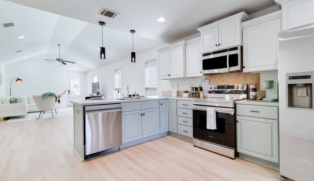 Charming 3-bedroom house in serene Abbeville with AC, WiFi