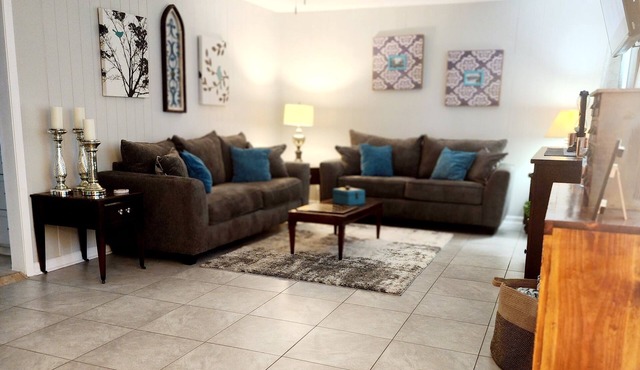 Charming 3-bedroom house with WiFi and AC in enchanting Houston