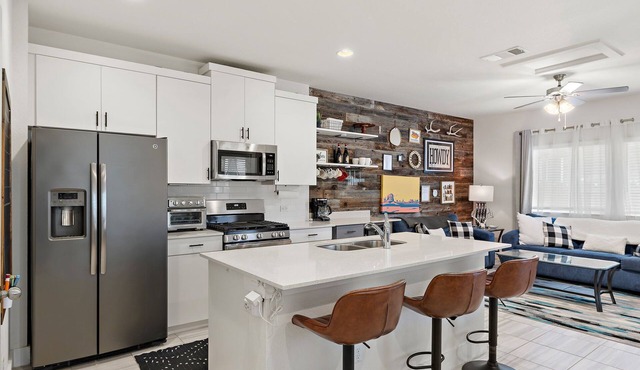 Charming 3-bedroom Townhome conveniently located in Georgetown
