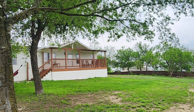 Charming 3-bedroom mobile home with .75 acre close to Sea World