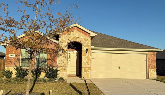 Charming 4-bedroom house in Anna with WiFi and AC