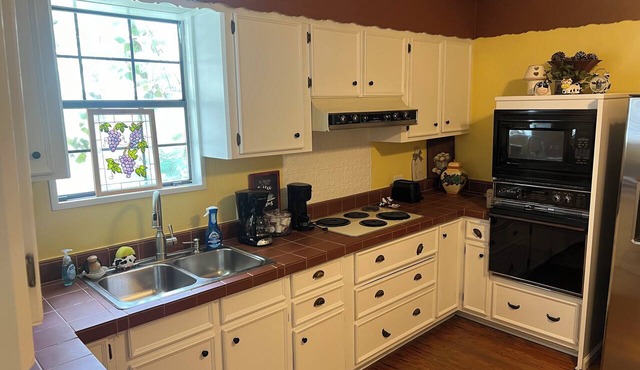 Charming 4-bedroom house in lovely Blanco with stunning outdoor spaces!