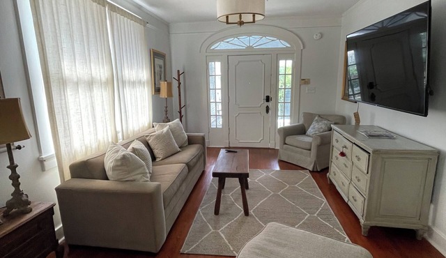Charming 4-bedroom house with WiFi and AC in fantastic New Orleans