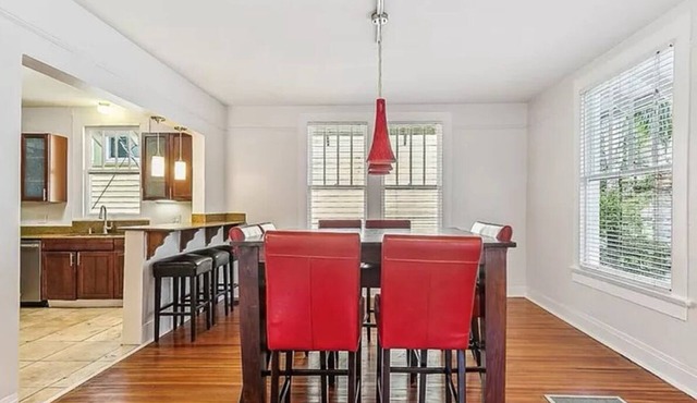 Charming 4-bedroom house with WiFi, AC steps to Universities in New Orleans