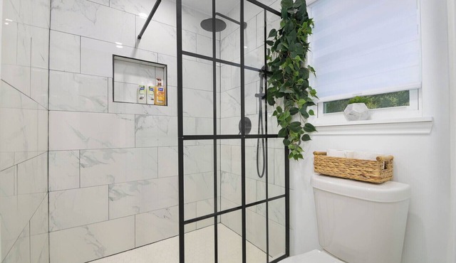 Charming 4-bedroom house with WiFi and AC in amazing San Antonio