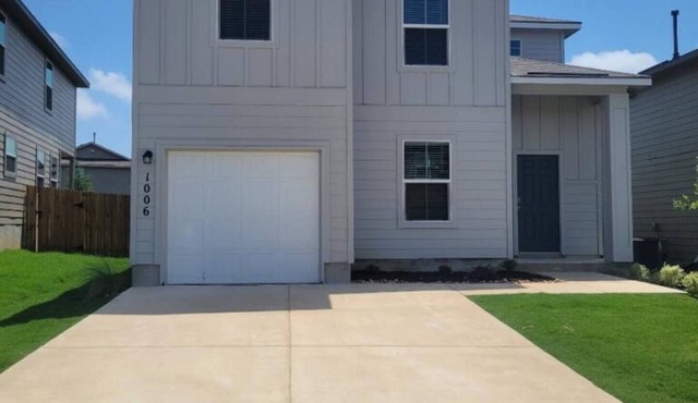 Charming 4-bedroom house miles away from Air Force graduation and Sea World