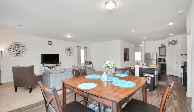CHARMING 4 BEDROOMS BROOKSHIRE/KATY WITH GYM