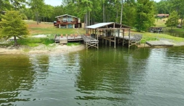 Charming 7-bed, 3 bath lakefront home on South Toledo Bend in Anacoco, LA