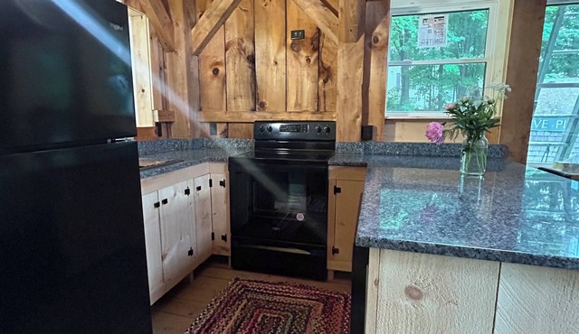 Charming barn studio apt, in lovely Peterborough NH overlooking the downtown. in Peterborough