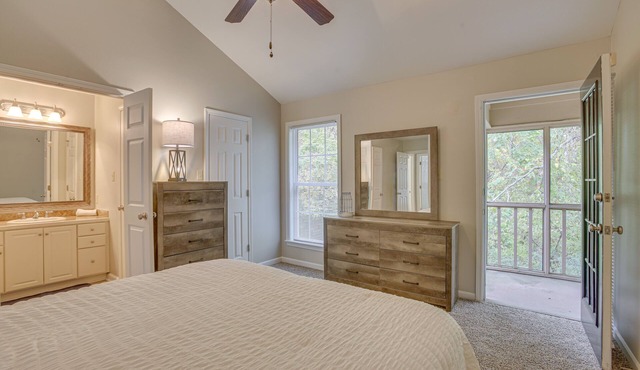 Charming Baton Rouge Retreat w/ Community Pool!