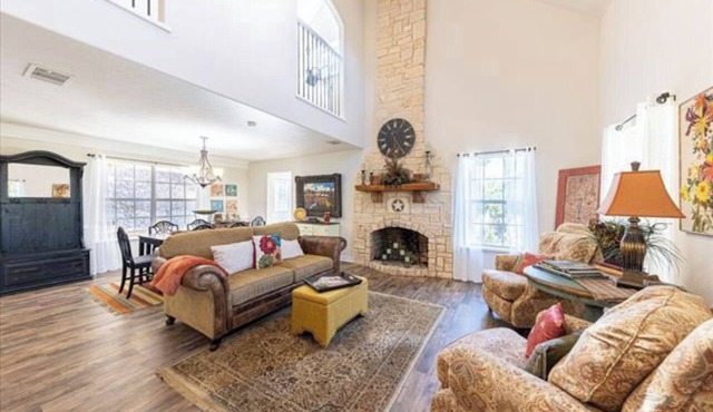 Charming Chalk Mountain Retreat near Glen Rose, Hico, Stephenville, Granbury