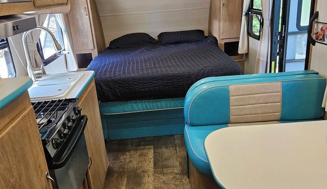 Charming Comfortable Vintage RV Coach Near Yosemite in Sonora