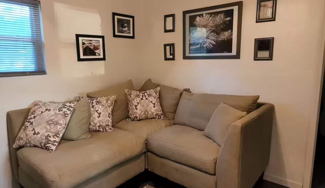 Charming cottage in Royal with WiFi and AC - perfect getaway