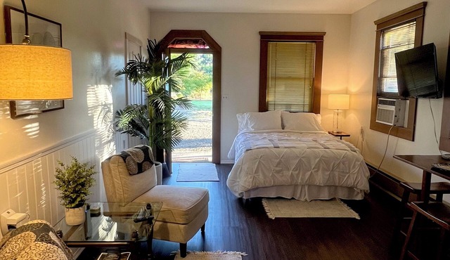 Charming cottage studio in serene environment perfect for a relaxing getaway in Winston
