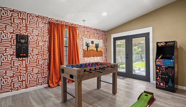 Charming Cowboy-themed Home - Arcade Games - 3mi to Seaworld - 6mi to AFB -