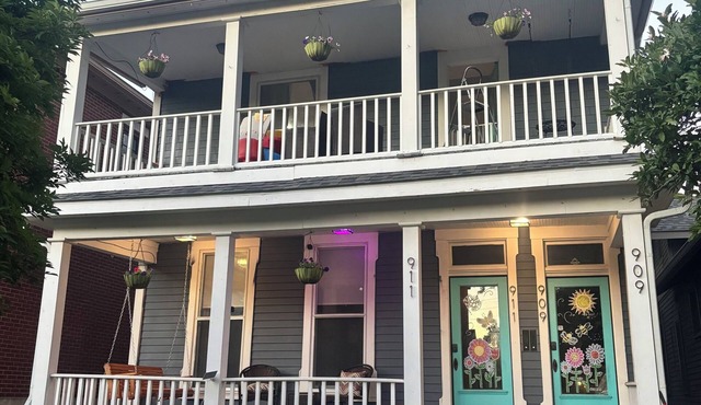 Charming Duplex by Bottleworks Mass Ave in Historic neighborhood in Indianapolis