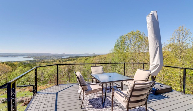 Charming Edgemont Home w/Deck & Lake Views!