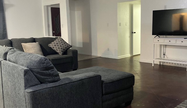 "Charming Escape: King & Queen Beds in a Quiet Neighborhood! in Mount Pleasant