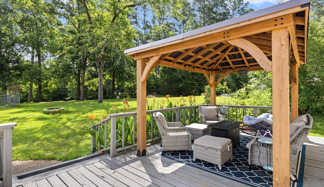 Charming Guest House – 1BR + Sleeping Nook, Full Kitchen, Gazebo, & Boat Parking