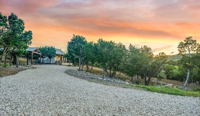 Charming Hill Country Cabin on 6 private acres