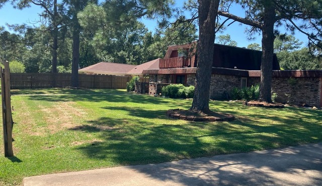 Charming house in Bridge City with AC & Free WIFI
