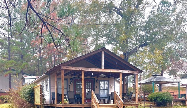 Charming House on River near Lake Sam Rayburn-Pool, Boat Parking, Covered Porch
