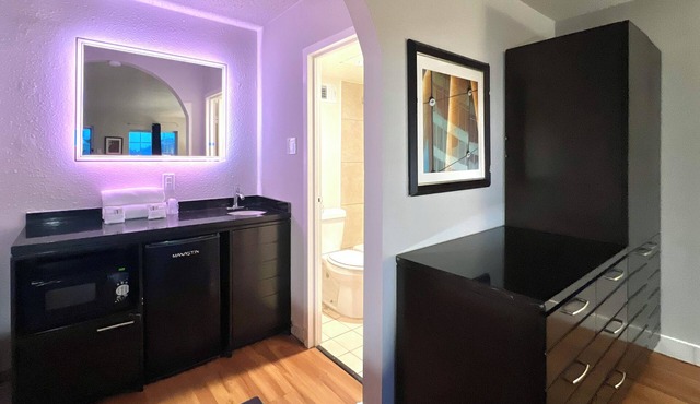 Charming King Studio Suite in Lafayette with High-Speed WiFi & More!