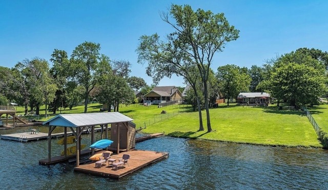 Charming Lake Athens Waterfront Cottage: Families, Fisherman, Pets, Canton