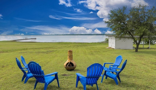 Charming Lake Front Home Fishing Dock Fire Pit Kayaks