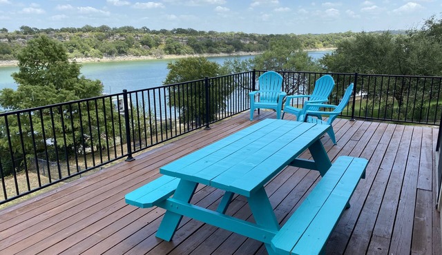 Charming lakefront home perfect for a weekend getaway