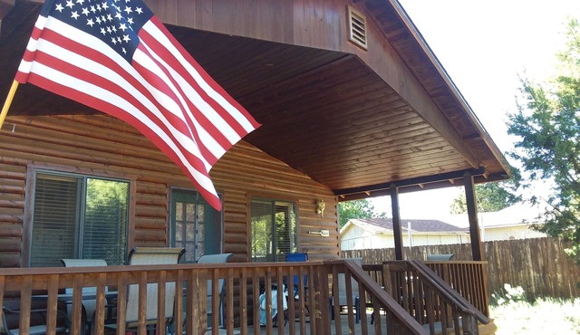 Charming Log Cabin in the Pines in Heber-Overgaard