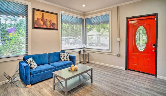 Charming Louisiana Home: Walk to Shops & More