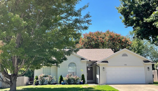 Charming luxury remodel in the heart of East Fayetteville!