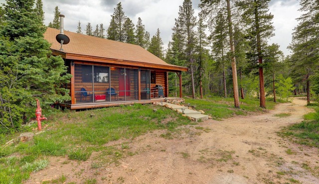 Charming mountain cabin located just minutes from Golden Gate Canyon State Park in Black Hawk