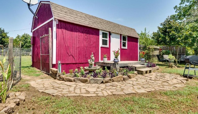 Charming Oklahoma Retreat w/Grill - Pets Welcome!