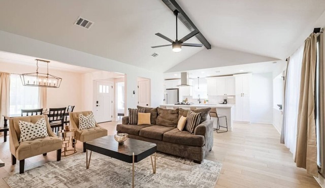 Charming private home sleeps 8 with fenced yard, fast WiFi, smart TVs, large kitchen, and ample parking + 2-car garage—near the Heights & Downtown. Features a primary king ensuite for added privacy.