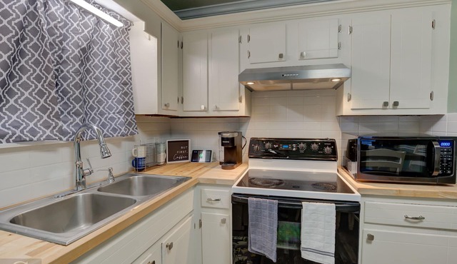 Charming Remodeled Home close to several hospitals, downtown,.