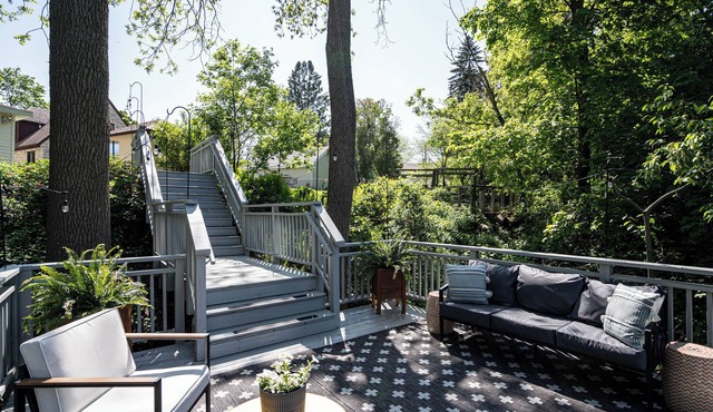 Charming Riverfront Home l 4 BR l King Beds I Free Parking I Outdoor Haven in Milwaukee