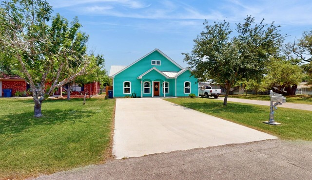Charming Rockport retreat with modern comforts, enclosed yard, and beach access