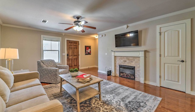 Charming Springdale Townhome ~ 5 Mi to Dtwn! in Springdale