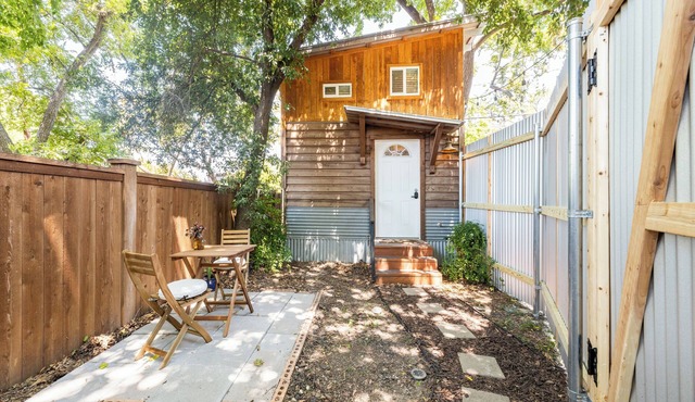 Charming Tiny Home Cottage - East Side!