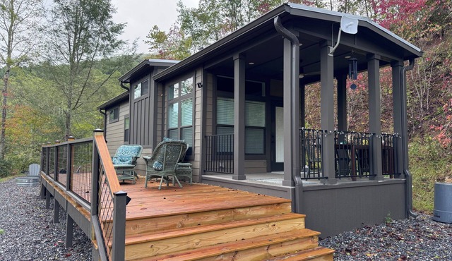 Charming Tiny Home with WiFi and AC in beautiful Cowee Valley Franklin Nc in Franklin