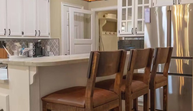 Charming Updated Cottage Peaceful Country Getaway