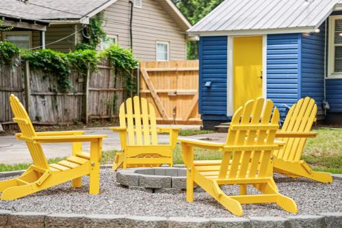 Charming Yellow Door House Steps from OU