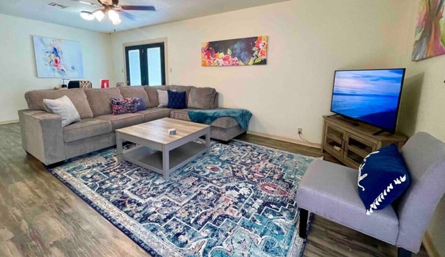 Cheerful Watercolors in 2BR Cottage