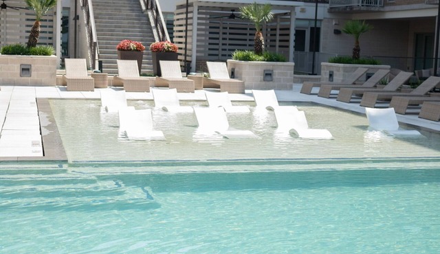 Chic 1-bedroom apartment in vibrant Houston with AC, WiFi, fitness room, Balcony