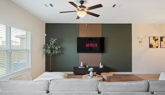 Chic and Cozy 5 bedroom house w 10 minutes to IAH