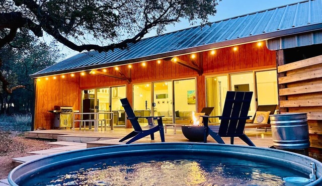 Chic Barndo Heated Pool, Firepit, Trails, Stars