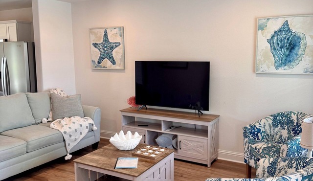 Chic Beach Getaway, Near Casinos/Airport/Coliseum