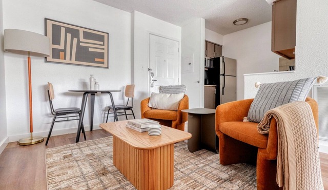 Chic Gateway Studio w/Gym, Pool, nr Movies, by Blueground